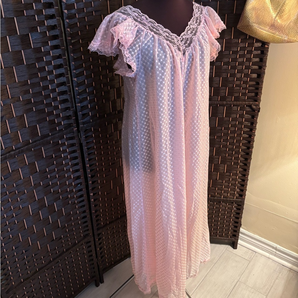 Delicate 70s Vintage Pink Lace Chemise
